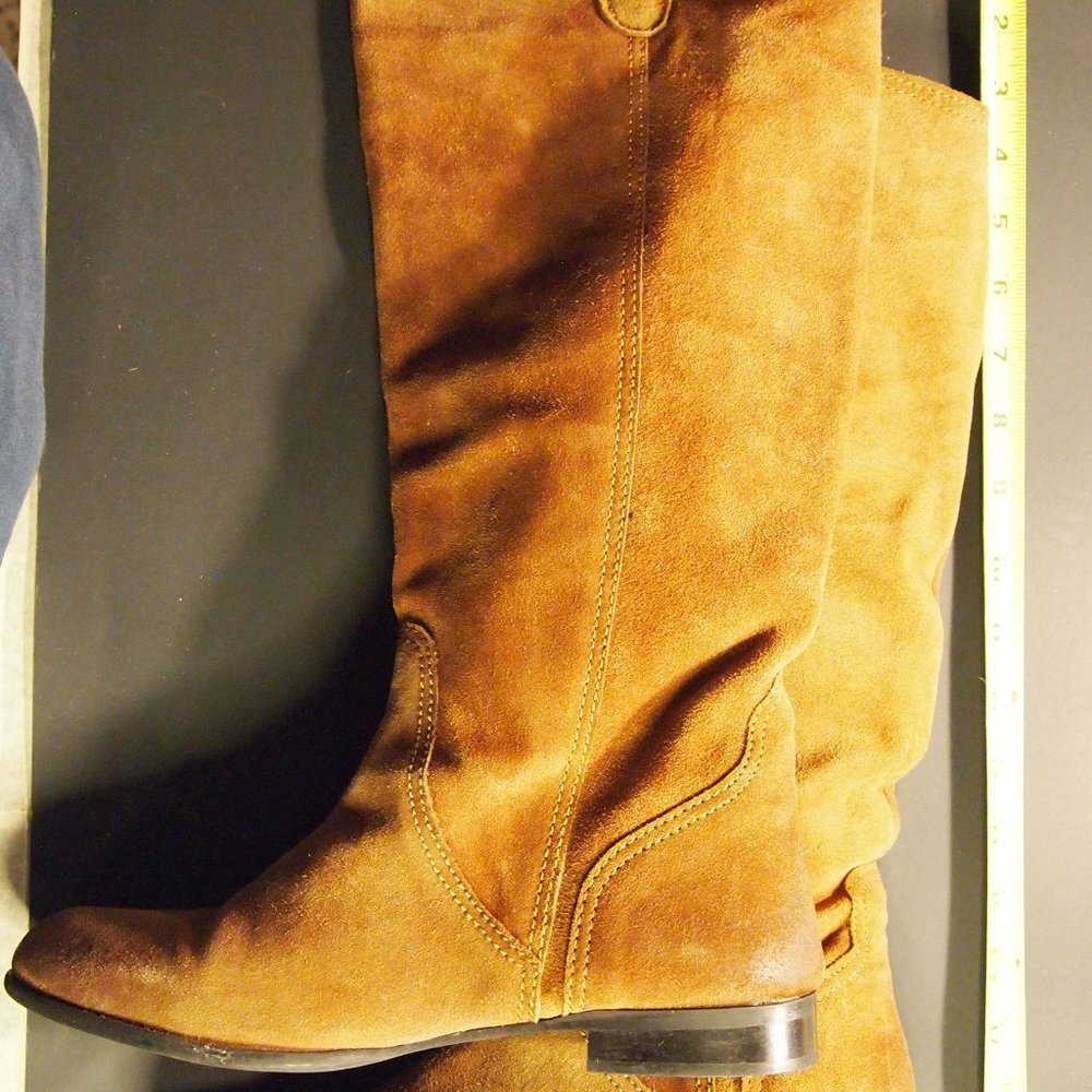 BDG. Suede Boots 9